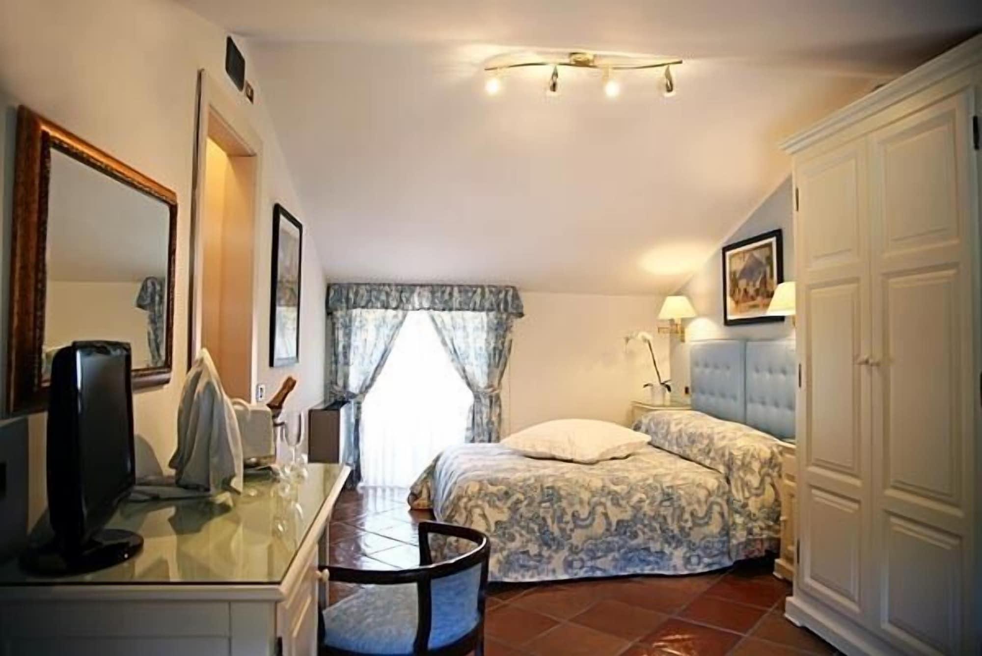 Hotel Hermitage 카스텔라바테 외부 사진